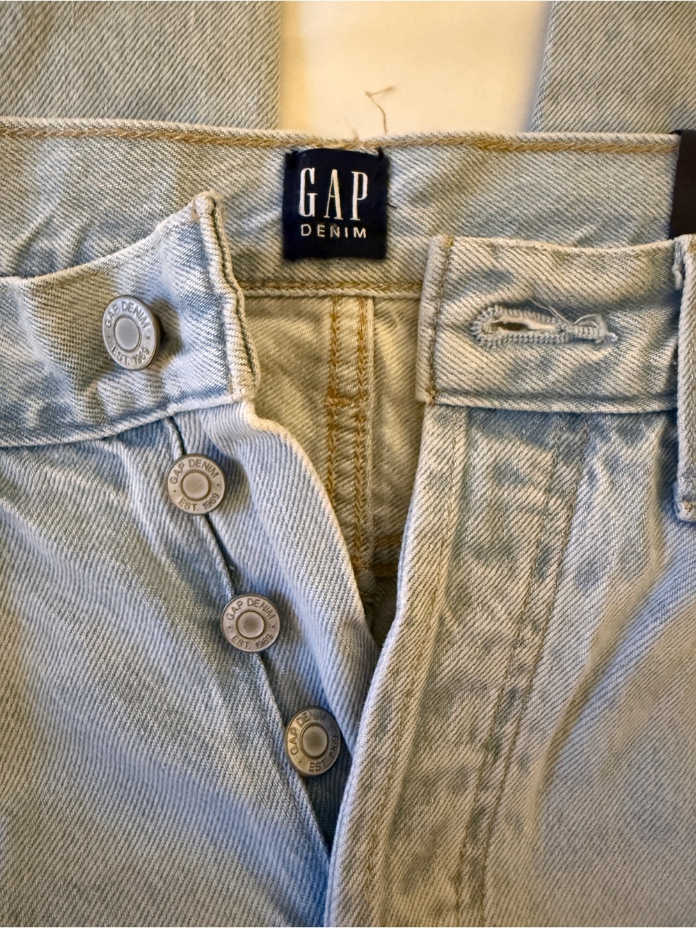 *NWT* GAP Denim Mid-Rise Boyfriend Jeans - Light Wash, Size 27/4 Petite - Picture 2 of 11